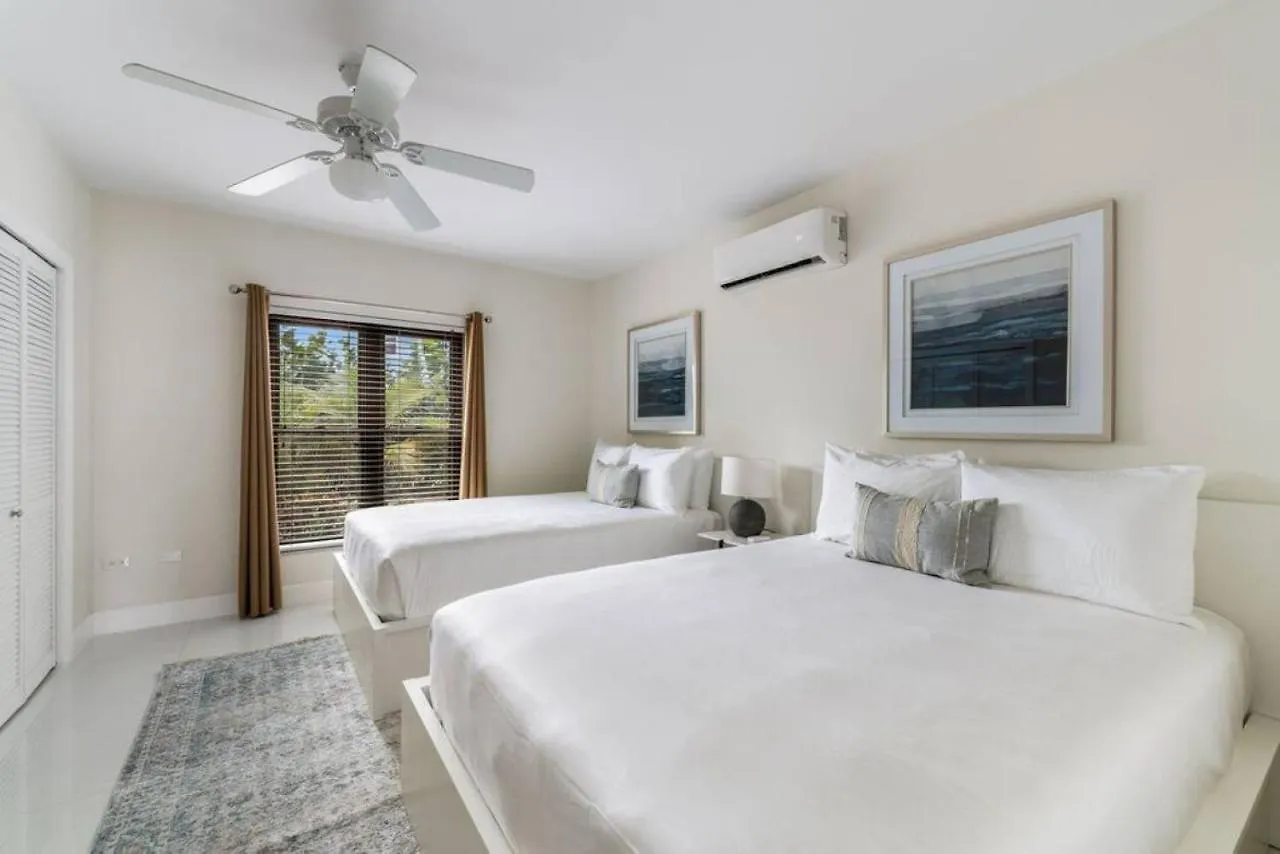 George Town Villas #117 Apartment