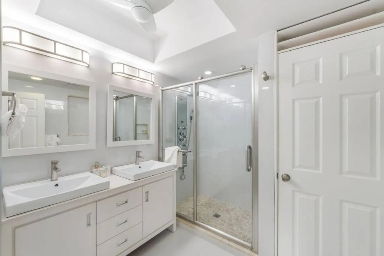Apartment George Town Villas #117